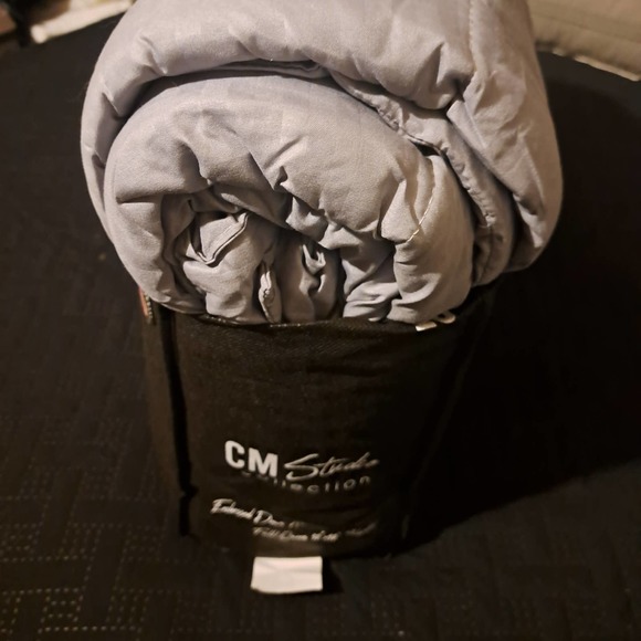 NIB-CM Studios Embossed Down QUEEN Comforter Gray striped - Picture 4 of 5